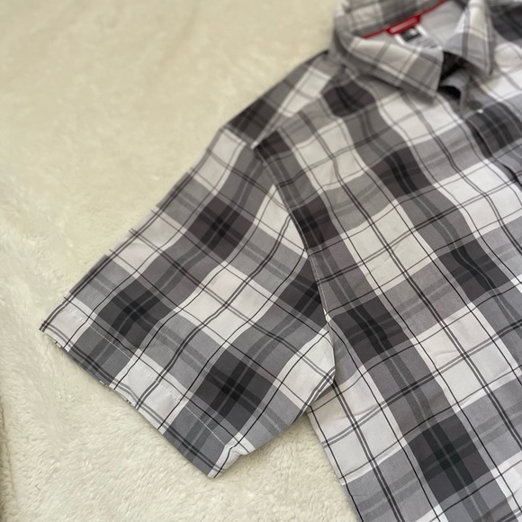 The North Face Button Up - Picture 4 of 9